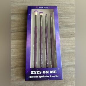 NIB Game Beauty Eyes On Me 4 Essential Eyeshadow Brush Set
